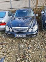 Przód samochodu Mercedes Benz w kolorze czarnym