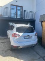 Tył samochodu Ford Kuga w kolorze białym