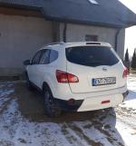 Samochód osobowy Nissan Qashqai w kolorze białym